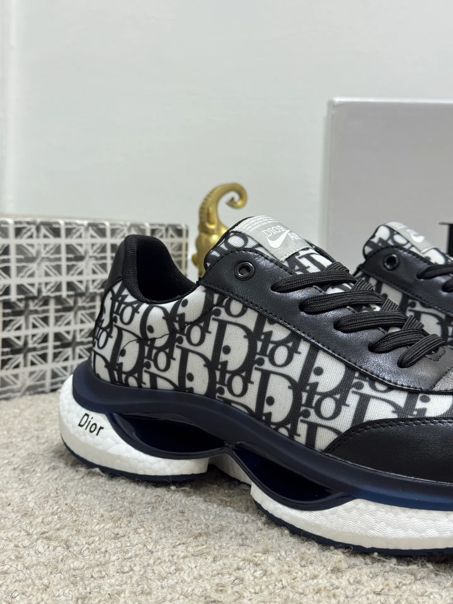 Men's shoes 💰440 [New model] 🐬🐬Original quality - Dior The latest model of sports shoes 🎁Casual and fashionable men's shoes 👟Best model 💥Simple and elegant version, exclusive for trendy men. Unique official website new and most brand elements 👑original decoration, imported cowhide stitching with classic fabrics, fashionable and generous accessories, ✅foamed TPU wear-resistant and taller outsole, light and comfortable. Size: 38-44 (45 customized
